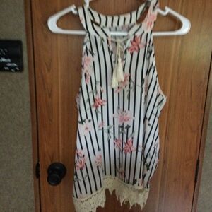 NWOT. Justify Sz. M Sleeveless Blouse